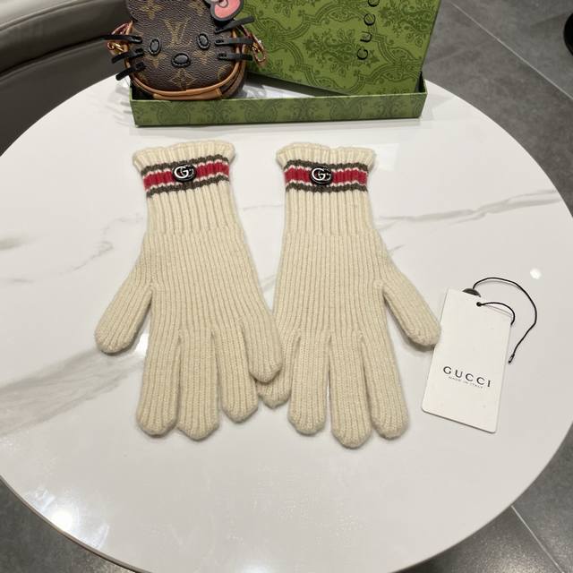 Gucci's new knitted gloves collection is now available on the official website.