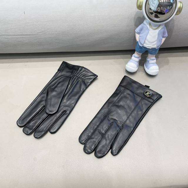 Lv Men's New Sheepskin Gloves, stylish gloves, warm for autumn and winter with f