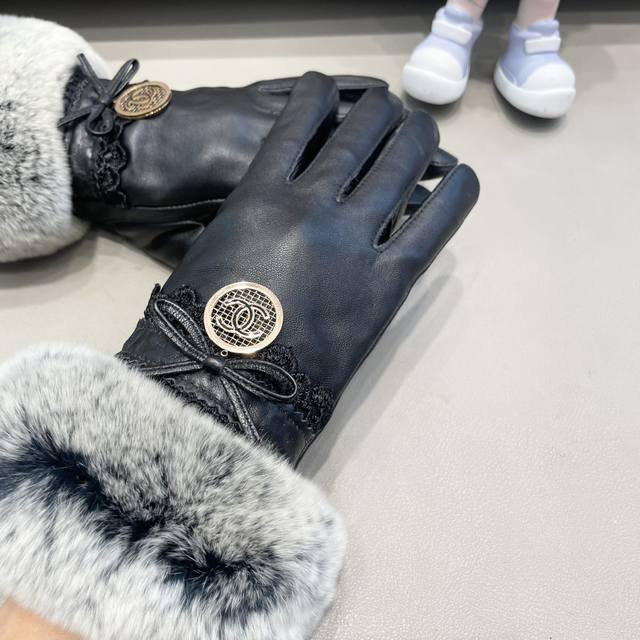 Chanel 2025 Fall/Winter Slippery Rabbit Fur Lambskin Gloves - Worth comparing wi