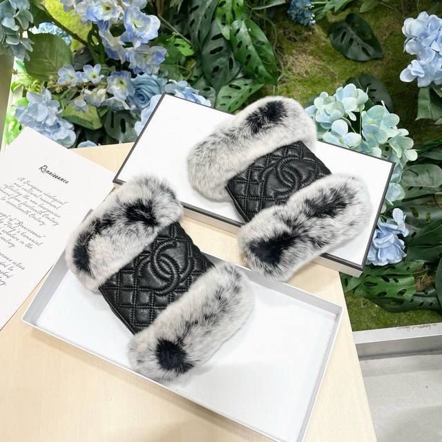 Women's Chanel New Autumn/Winter Short Slippery Rabbit Fur Sheepskin Embroidere