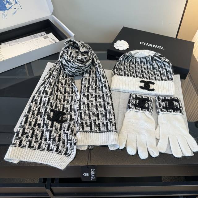 Cashmere Logo 3-Piece Set 195*35Cm. Beanie, One Size Fits All. 100% Cashmere Ma