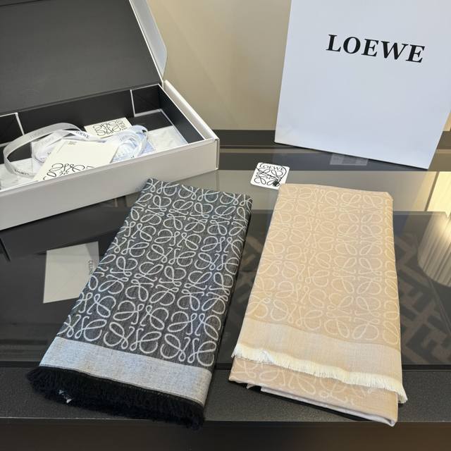 Rlw2501 Double-sided, different colors, 140X140Cm, 90% wool, 10% cashmere Loewe