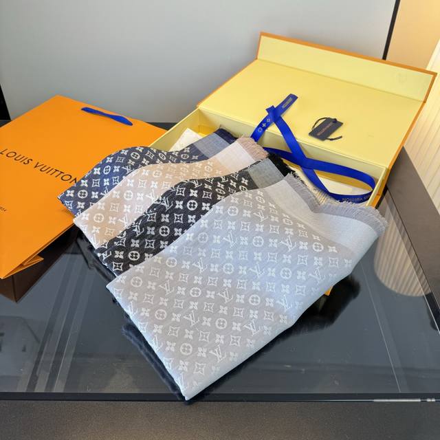 The texture is amazing! This is a superb little shawl fresh from LV~ The shawl