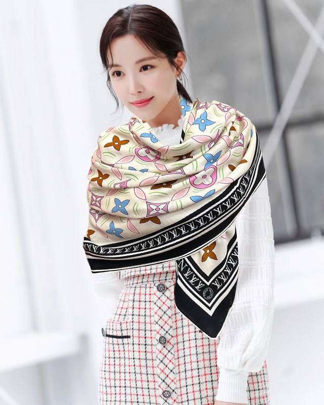 New Lv 2025 Double-sided same color Zg synchronized classic elegance~ The new s