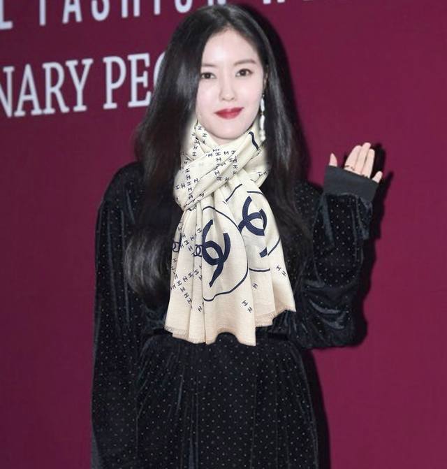 New Arrival: Chanel Silver Thread 2025 Latest Style, Sparkling and Top-Notch De