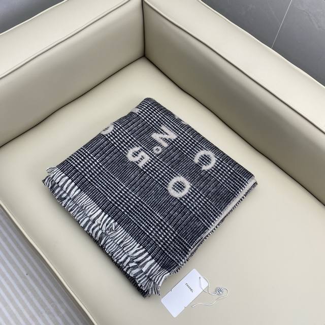 Logo Checkered Scarf Size: 190X60Cm 56% Cashmere 34% Wool 10% Silk Limited stock