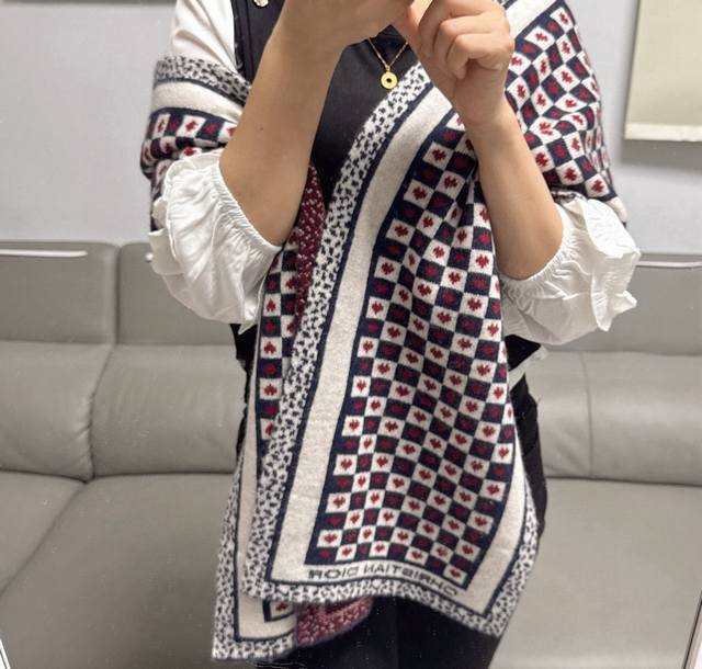 Dior's classic heart-shaped knitted scarf is a timeless and foolproof choice. It