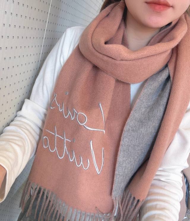 Lv's new double-sided scarf, exclusively launched! Made from sheep's wool with a