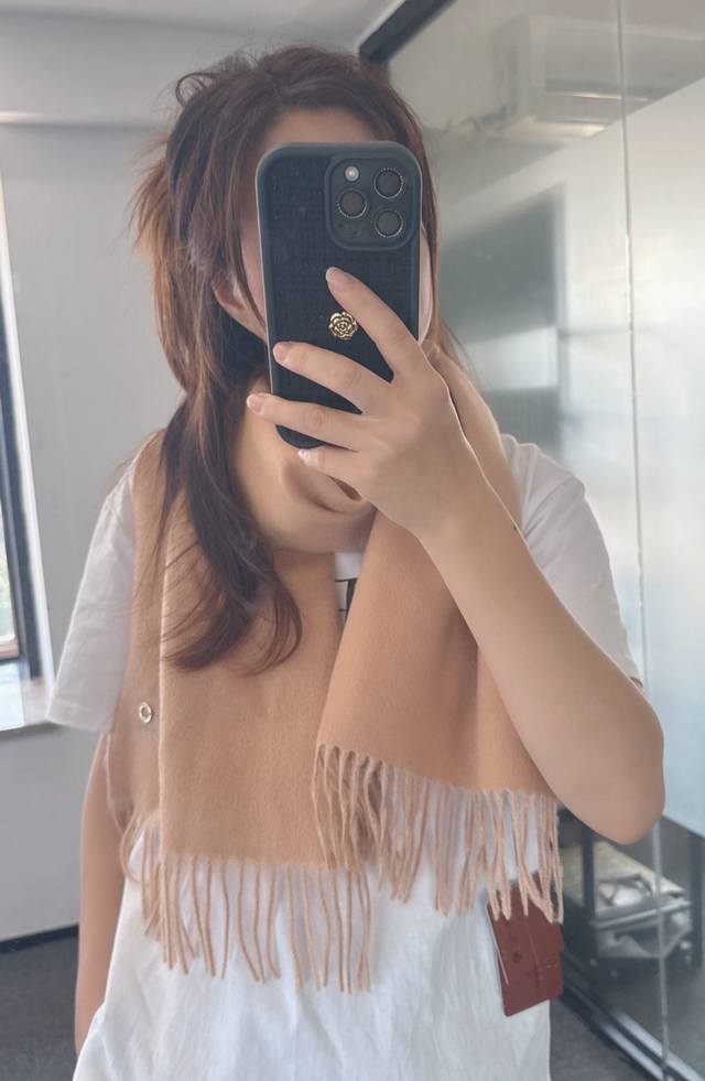 Loro Piana, a high-end double-sided cashmere scarf/shawl from Nuoyou Pianya Trad