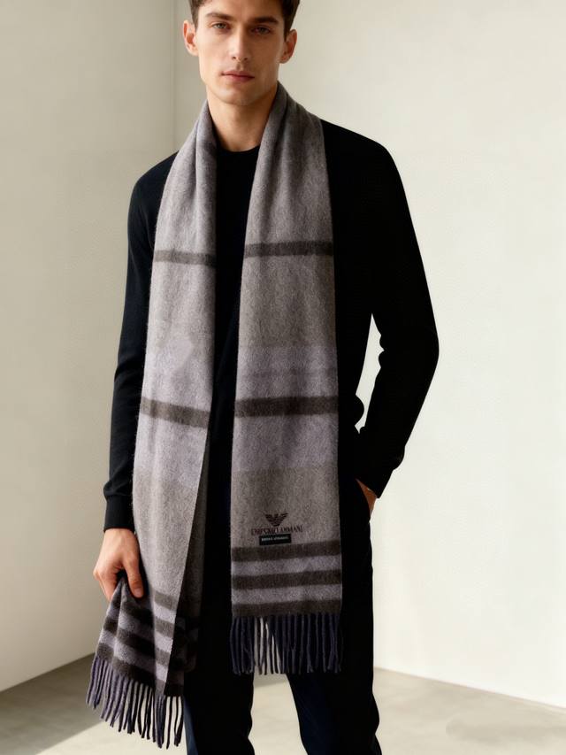 Armani Overseas Boutique's Latest Striped Color-Blocked Men's Shearling Scarf -