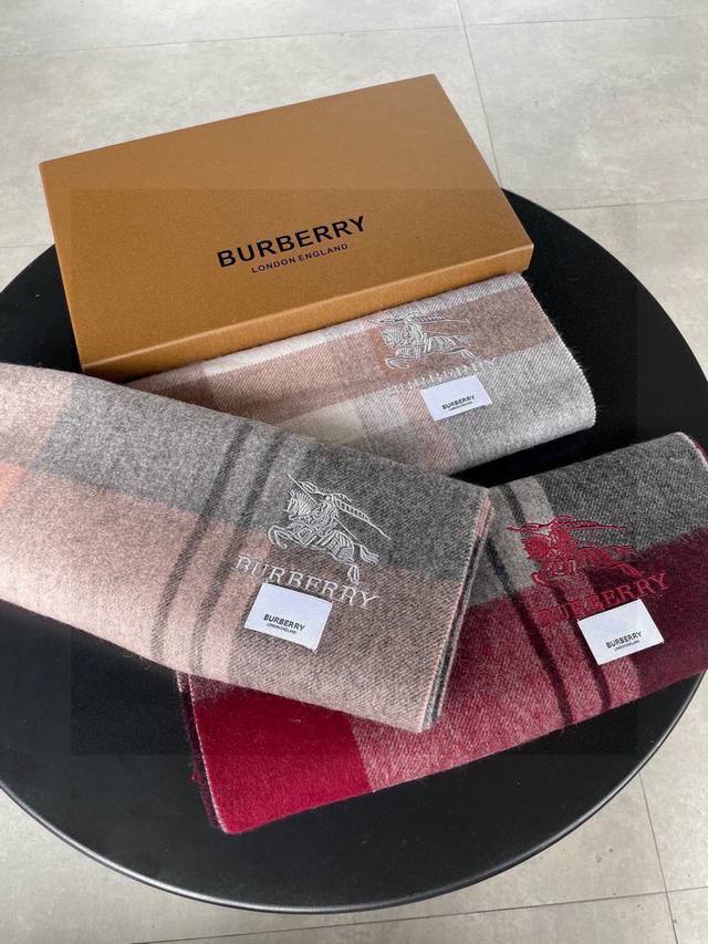 Burberry cashmere check is absolutely gorgeous! So stylish and charming!!! A ve