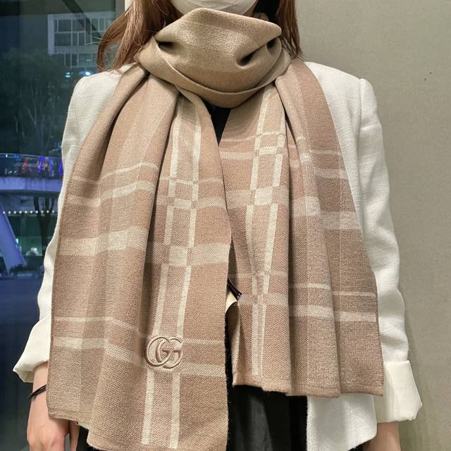Hot Selling Item Arrives! Gucci Unisex Knitted Scarf. Soft and comfortable wool