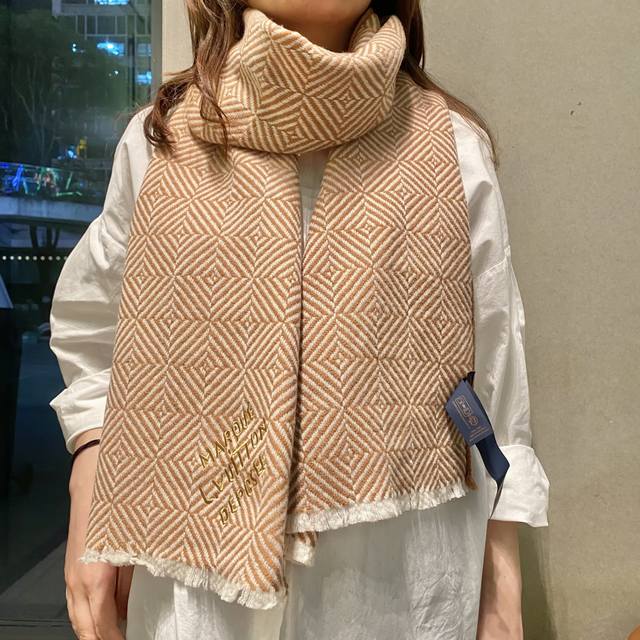 Hot Item: Exclusive LV High-End Quality Checkerboard Knit Scarf. This exquisite