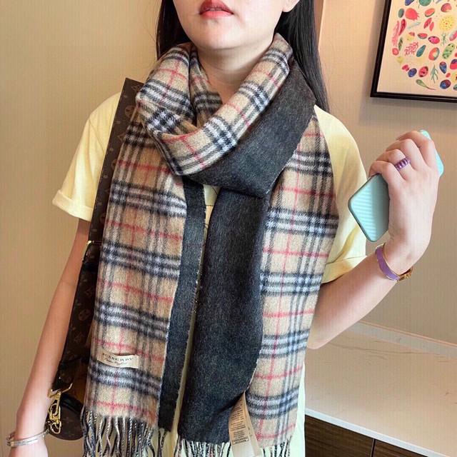 Double-sided cashmere scarf from Burberry! The hottest new scarf of the year! T