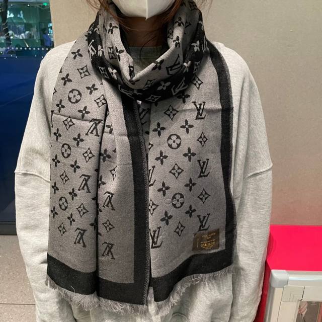 Hot Selling Item Returns! Newest LV boutique style, super gorgeous cashmere lon