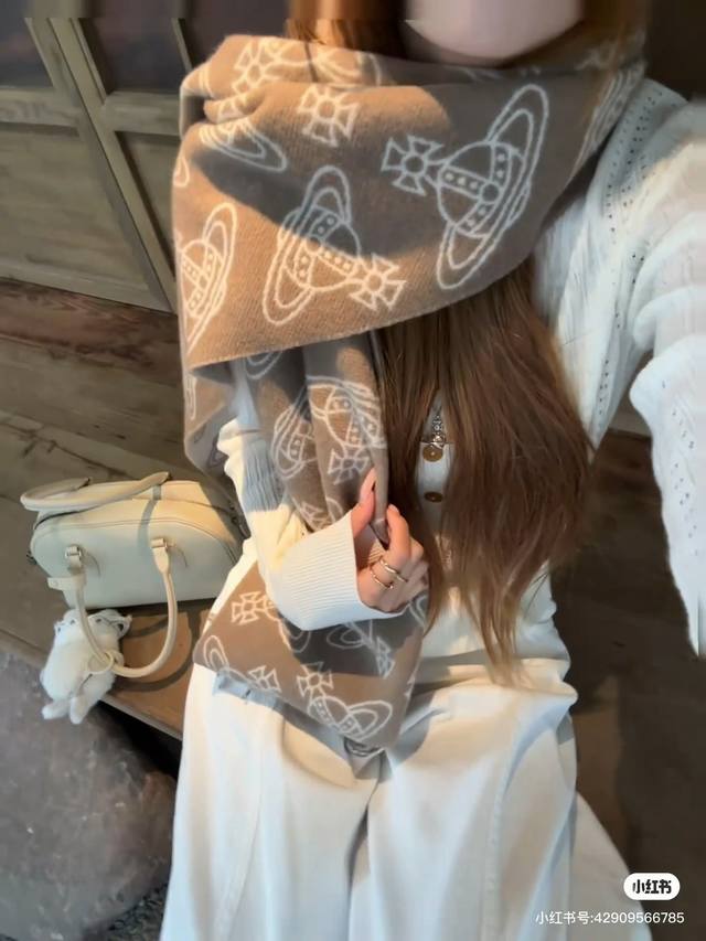 Vivienne Westwood, the "Queen of Punk," loves Saturn. Spiritually, Vivienne Wes