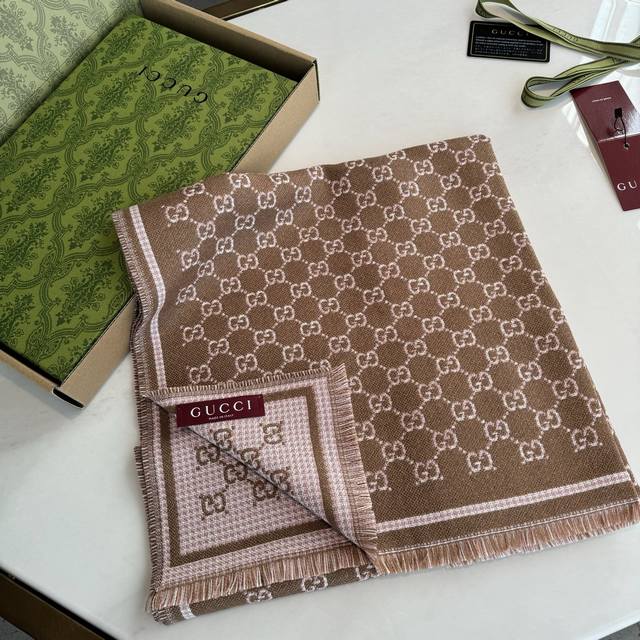 Gucci 2025 New Gold Thread Wool Scarf, with many subtle shimmering details Gucci