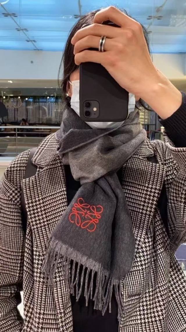 Loewe unisex scarf - highly recommended, a rare high-end men's piece! A treat f