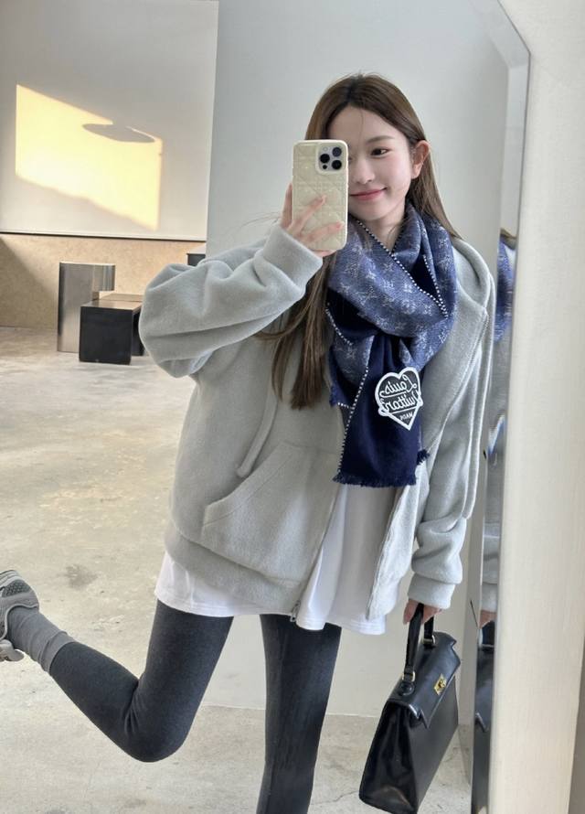 Lv's latest style is here! The globally popular Nigo collaboration denim blue sc