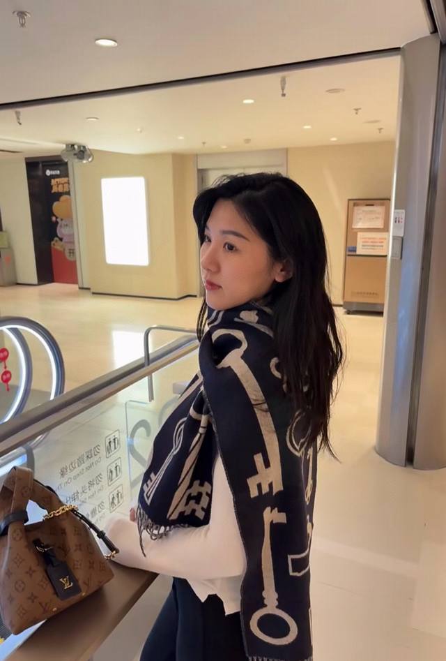 2610 Hermes Key Scarf for Men and Women - Buy while you can! These are export or