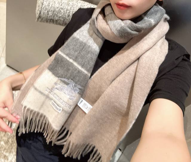 Burberry unisex cashmere scarf, incredibly beautiful, double-sided, a high-end p