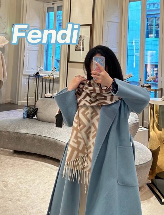 Fendi monogram gradient double-sided cashmere scarf, soft and delicate double-si