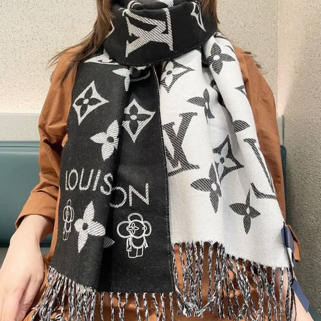 Finally shipped! This year's hottest pink and white color-blocked scarf, the Lve