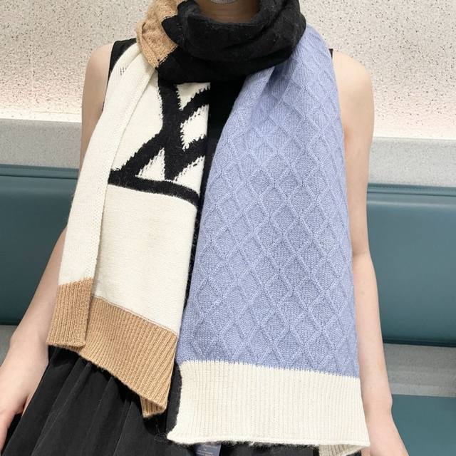 Burberry's latest scarf, a super gentle and stylish double-sided design perfect