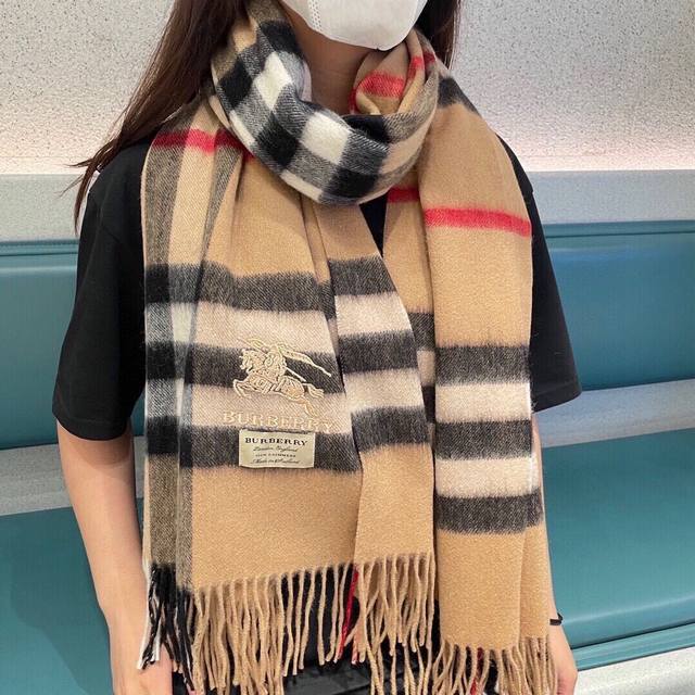 Highly Recommended: Top-tier Burberry scarves, a classic style that has been a h
