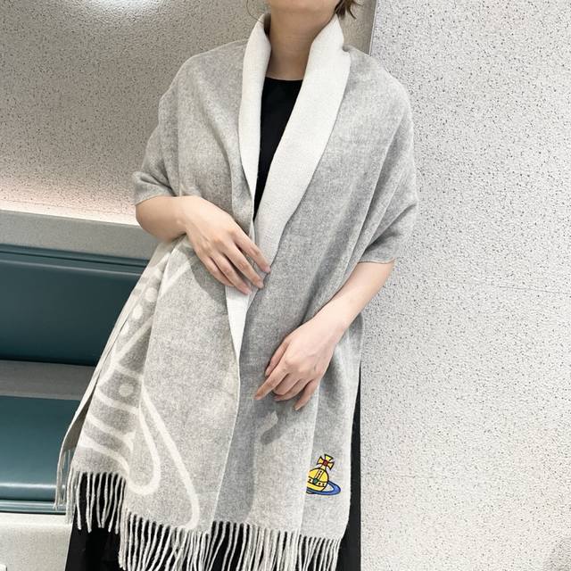 Vivienne Westwood, the "Queen of Punk," loves Saturn. Spiritually, Vivienne Wes