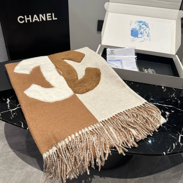 The large Chanel logo exudes elegance, showcasing Chanel's signature sophistica