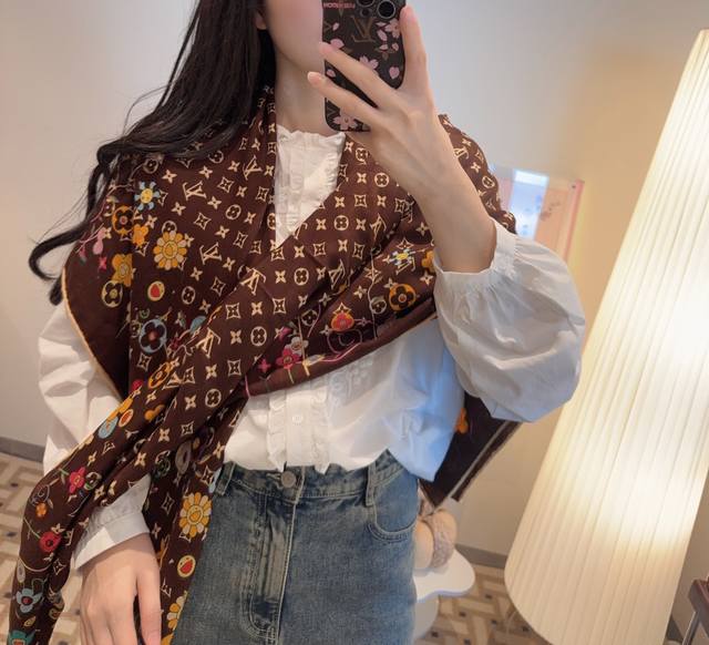 Double-sided, same color, original single-piece Lv140Cm velvet square scarf. Th