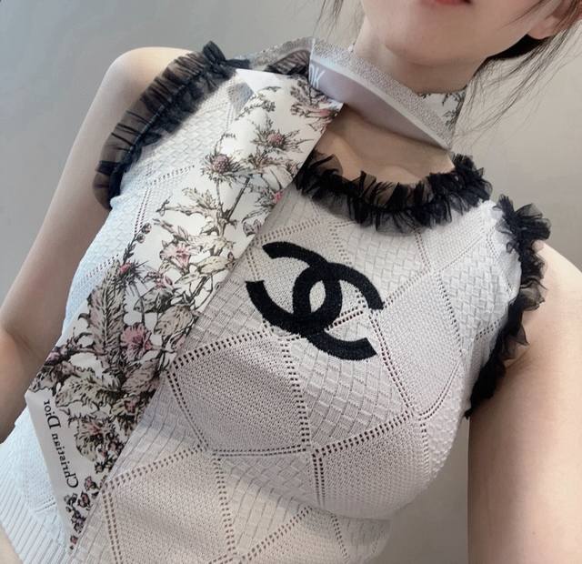 Dior's latest floral double-layered headband. Honestly, the more you look at it