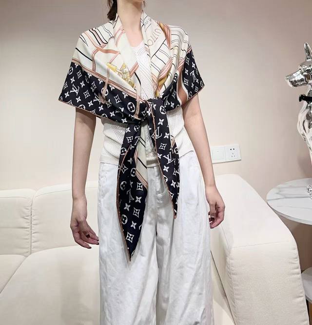 Louis Vuitton 90 A uniquely soft, pyramid-like digital print, the My Neverfull v