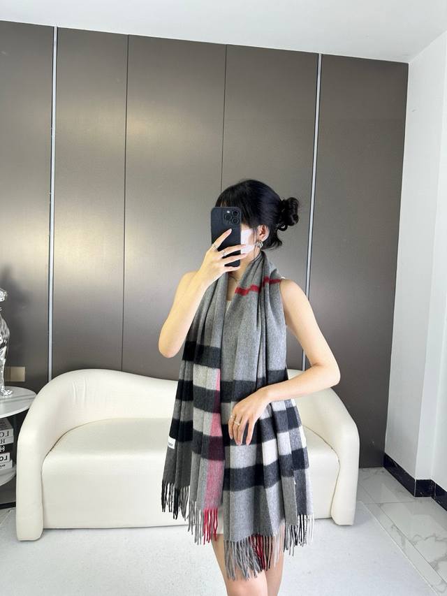 Hot-selling Burberry classic large check shawl, a must-have for everyone, latest