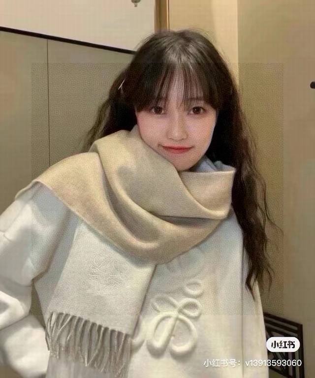 Never seen this before, right? Very few people have seen this scarf in stores. W