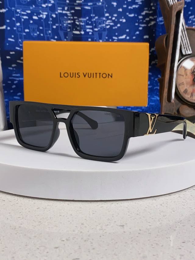Louis Vuitton 2025 European and American high-end women's square frame slimming