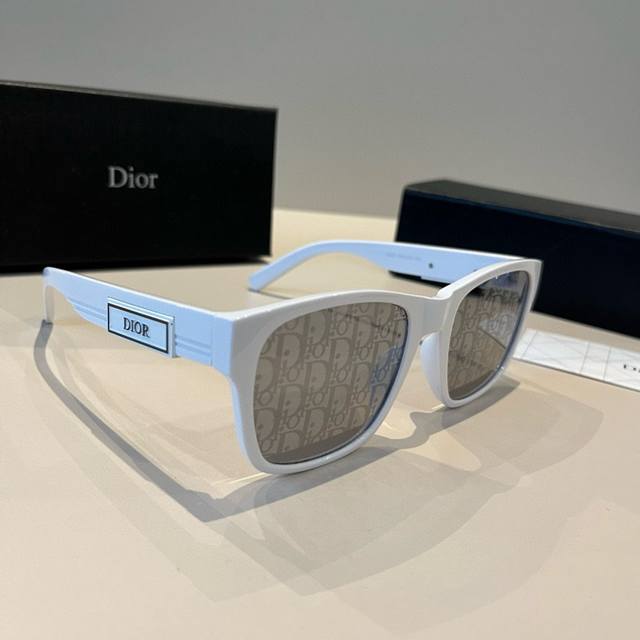 Dior's must-have item for the travel season: a tribute to the casual spirit of t