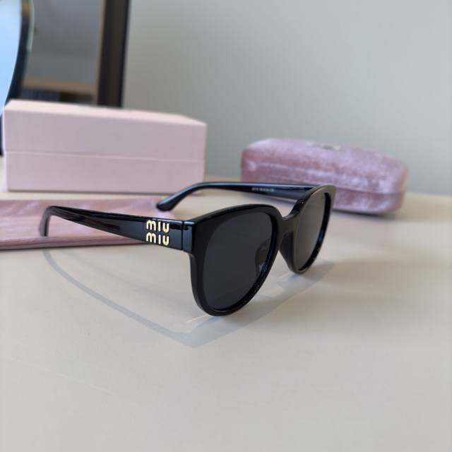 Miumiu Sunglasses - Super Face-Slimming Sunglasses Miumiu Spring New Arrival Lar