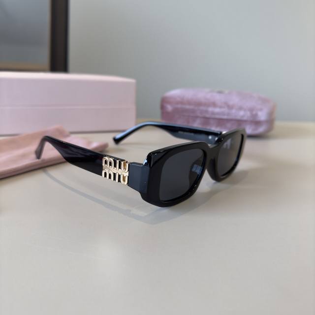 Miumiu sunglasses recommended by major online influencers DDD