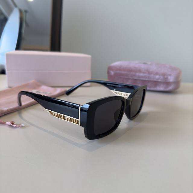 Miumiu new sunglasses, travel sun protection glasses DDD