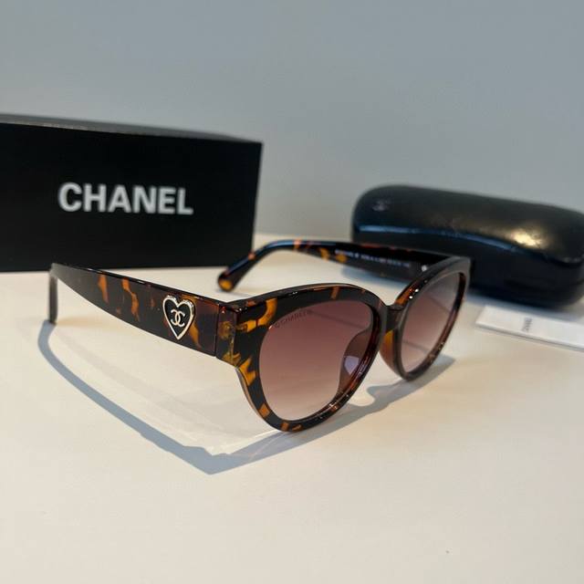 Chanel elegant sunglasses, the most asked-about sunglasses for driving.
