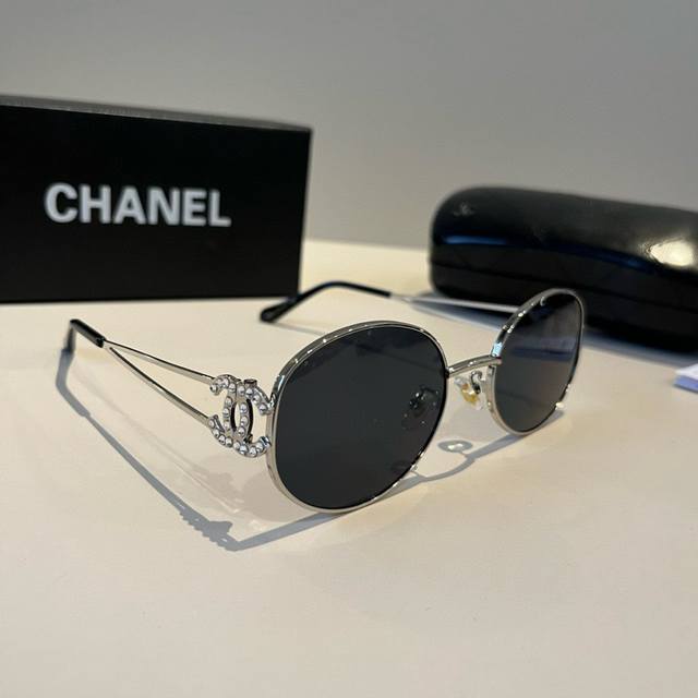 Chanel 2025 New Sunglasses, Unisex Sunglasses, Metal Temples, Essential for Driv
