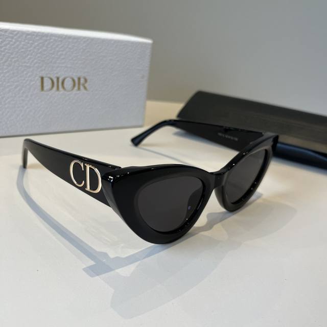 Dior cat-eye sunglasses, blogger's favorite Dior sunglasses DDD