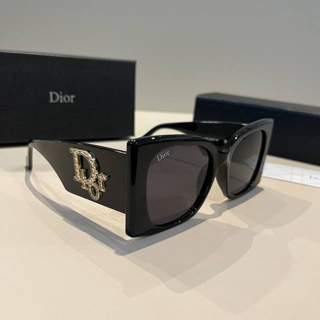 Dior is both sweet and cool