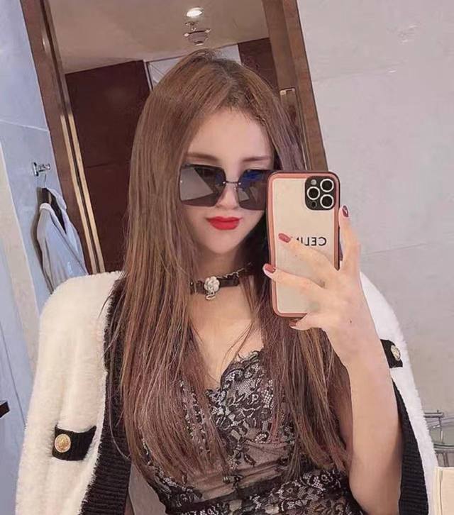 Dior 2025 Spring New Trendy Square Frame Sunglasses, High Quality, Comfortable t