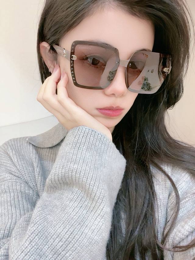 Chanel 2025 New Trendy Fashion Square Frame Sunglasses, Comfortable to Wear, Pop