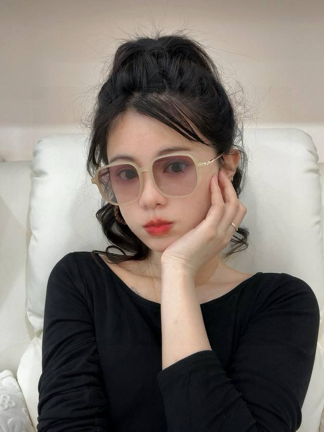 Tr Polarized Series Gucci Classic Square Frame Design, flattering for all face s