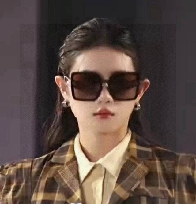 Dior 2025 Spring New Trendy Square Polarized Sunglasses, High Quality, Comfortab