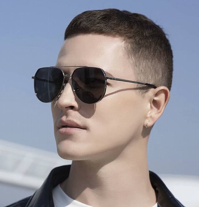 Lv Men's Colorful Aviator Polarized Sunglasses Material: High-definition nylon,